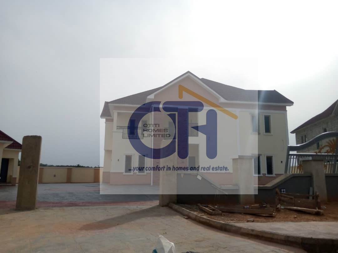 otitihomes3640's tweet photo. Now Selling at SUN CITY ESTATE:  A brand new, exquisite and luxury 5 bedroom duplex, plus a 2 bedroom apartment and 2 units of self-contained quarters. Net Price: 220M https://t.co/AH8vf7GKCn