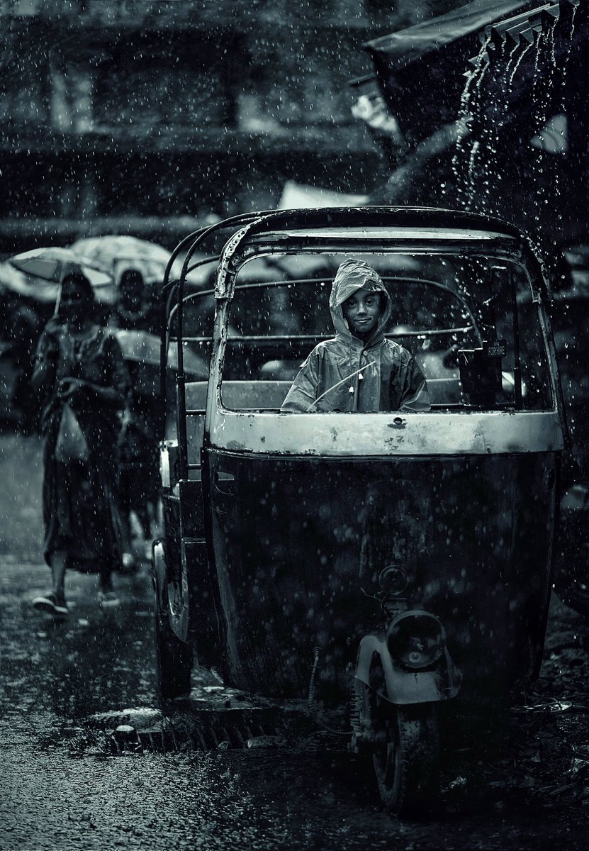 Deckle_Edge's tweet photo. GM.

It's been raining relentless in Calcutta over the last few days and sharing one of my iconic photographs owned by @Artifaction2 😊

More rain photos available on my Foundation. #NFT 

https://t.co/Ee4zKge7nP https://t.co/QzbDTsYjIu