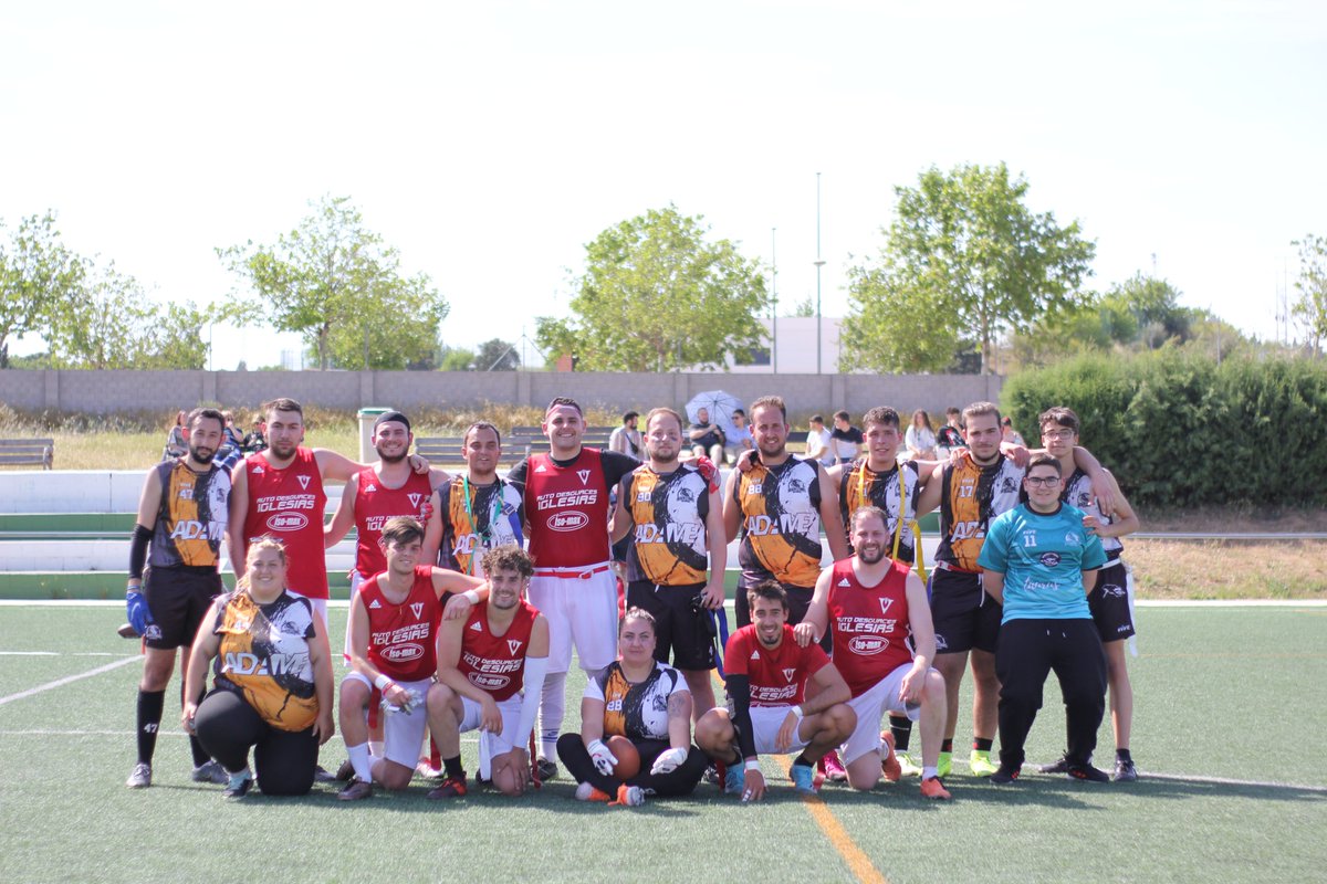 ExtremaduraFAFF's tweet photo. 🏆Plasencia #Ducks���� bicampeones de Extremadura de 🏈 Flag Football.

Derrotaron por 40-31 a Mérida #Romanos⚔️, subcampeones 🥈 por 3ª vez.

🏅#Chiky70🦆 MVP.

🥉Tercer puesto para Salamanca #Vitors☑️. Ganaron 31-6 a Villanueva #BlackStorks⚫️.

✍️Crónica⤵️
https://t.co/8AnFrJ19AR https://t.co/phjIDCQ5hb