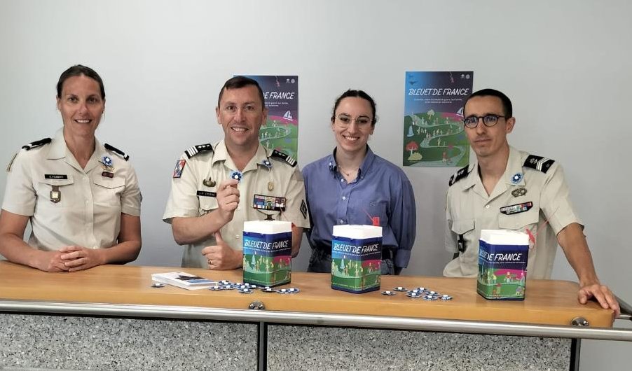 OPERATION BLEUET DE FRANCE ! 
Du 2 au 5 mai, le Cdt Jean-Philippe, militaire et en Master 2 RH à l'IAE Tours Val de Loire, a tenu une opération de vente de Bleuets de France à la faculté des deux Lions pour sensibiliser les étudiants à cette cause.
#univtours #EspritIAE #cfauniv