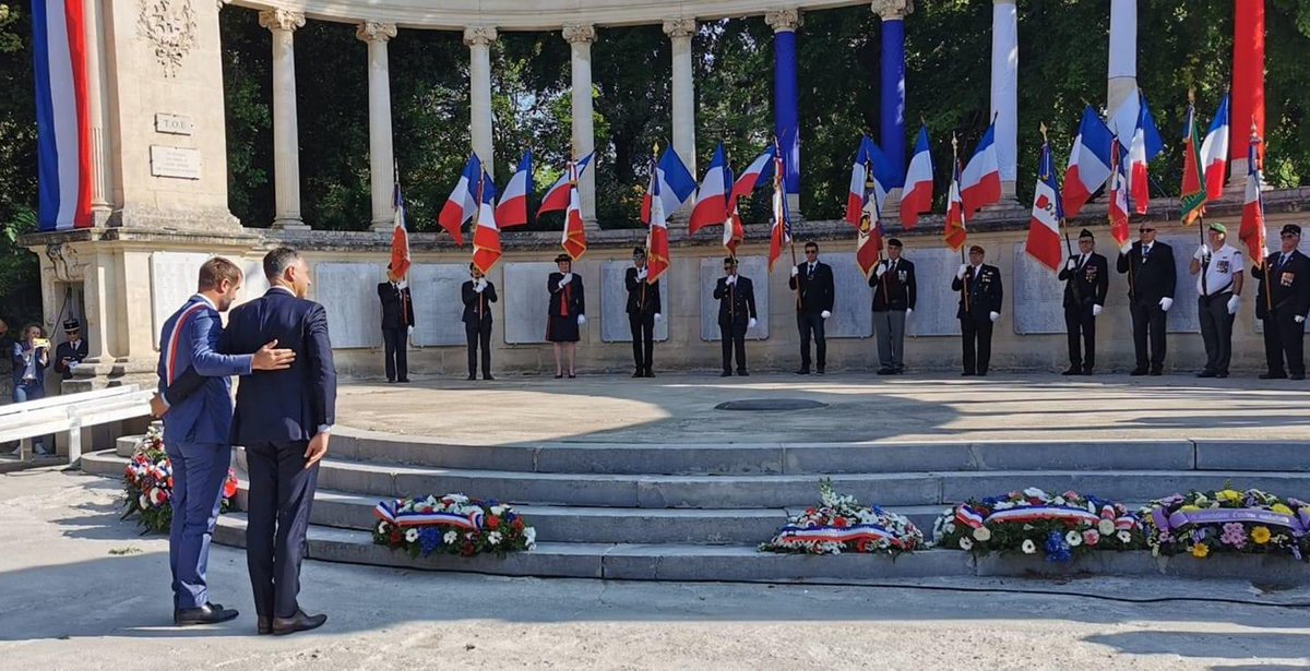 LegionHonneur34's tweet photo. @ClareLouHart @MDelafosse @roland_ickowicz @FatimaBellaredj @JaklineM @Fvillette @CoteMontpel @AllemagneDiplo @Heidelberg_Haus @husseinbourgi @ChelviZita @15aine_LeBlog #8Mai 2022. Les ordres nationaux @LegionHonneur34 et l’#ANMONM34 sont associés  au dépôt de gerbe d’@husseinbourgi , sénateur de l’#Hérault représentant @CaroleDelga présidente de la région @Occitanie https://t.co/Lc6K0IBu5u