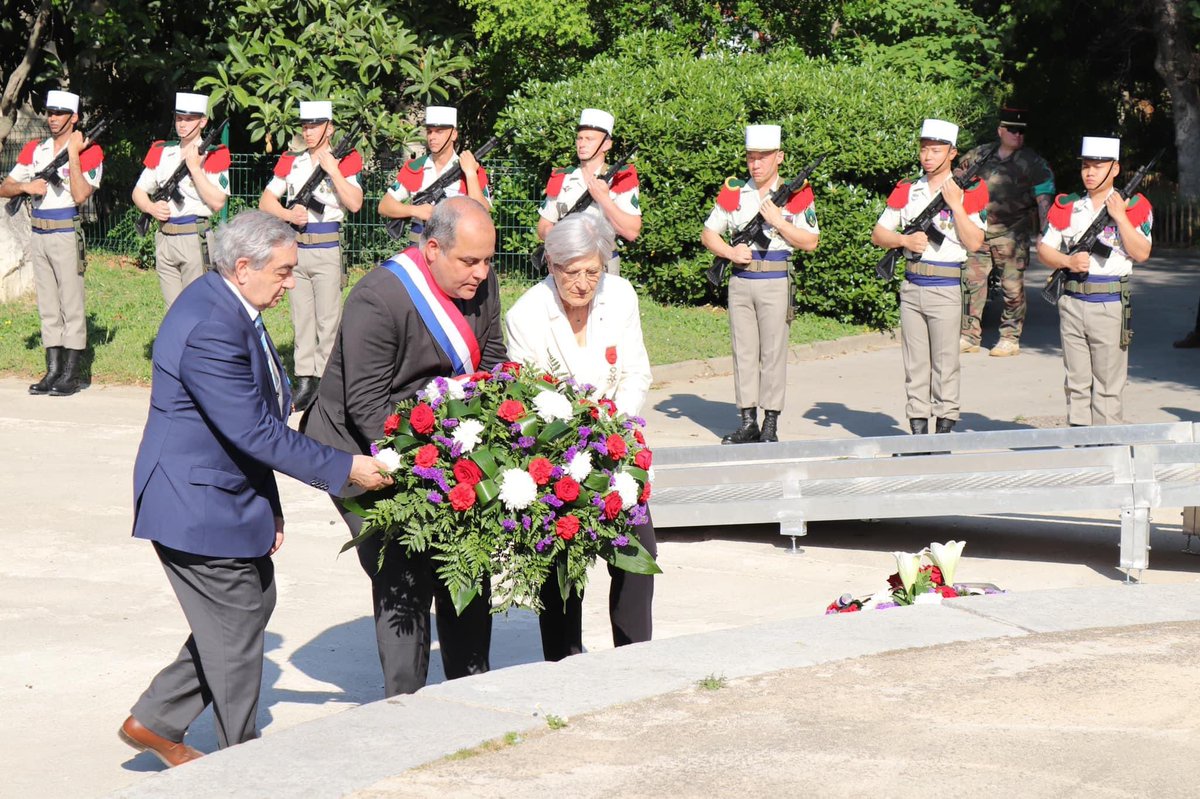 LegionHonneur34's tweet photo. @ClareLouHart @MDelafosse @roland_ickowicz @FatimaBellaredj @JaklineM @Fvillette @CoteMontpel @AllemagneDiplo @Heidelberg_Haus @husseinbourgi @ChelviZita @15aine_LeBlog #8Mai 2022. Les ordres nationaux @LegionHonneur34 et l’#ANMONM34 sont associés  au dépôt de gerbe d’@husseinbourgi , sénateur de l’#Hérault représentant @CaroleDelga présidente de la région @Occitanie https://t.co/Lc6K0IBu5u