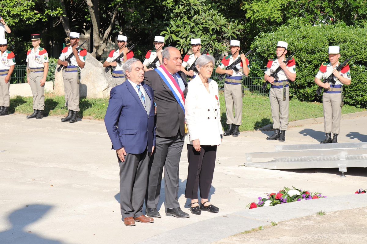 LegionHonneur34's tweet photo. @ClareLouHart @MDelafosse @roland_ickowicz @FatimaBellaredj @JaklineM @Fvillette @CoteMontpel @AllemagneDiplo @Heidelberg_Haus @husseinbourgi @ChelviZita @15aine_LeBlog #8Mai 2022. Les ordres nationaux @LegionHonneur34 et l’#ANMONM34 sont associés  au dépôt de gerbe d’@husseinbourgi , sénateur de l’#Hérault représentant @CaroleDelga présidente de la région @Occitanie https://t.co/Lc6K0IBu5u