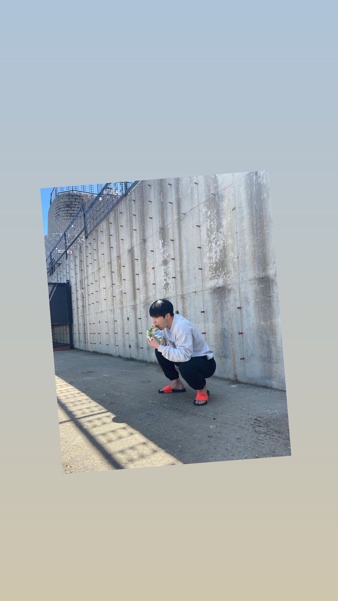wdohwanpics's tweet photo. 220509 dohwan’s ig story

Looks like they’re filming in a prison 👀

#사냥개들 #Bloodhounds #우도환 #WooDoHwan https://t.co/j74xuw4HMv