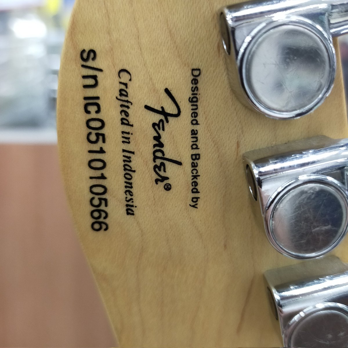 HARDOFF_AKIRUNO's tweet photo. Squierの珍しいギターが入荷しました。Squier '51です。オリジナルプレシジョンベースみたいな形で絶妙なおしゃれ感。トーンコントロール無しという硬派な仕様も、不器用でかわいいに通ずる感じがします。これは愛着湧きそうです。
#squier51
#squier
#エレキギター https://t.co/xTKqTAZGHC