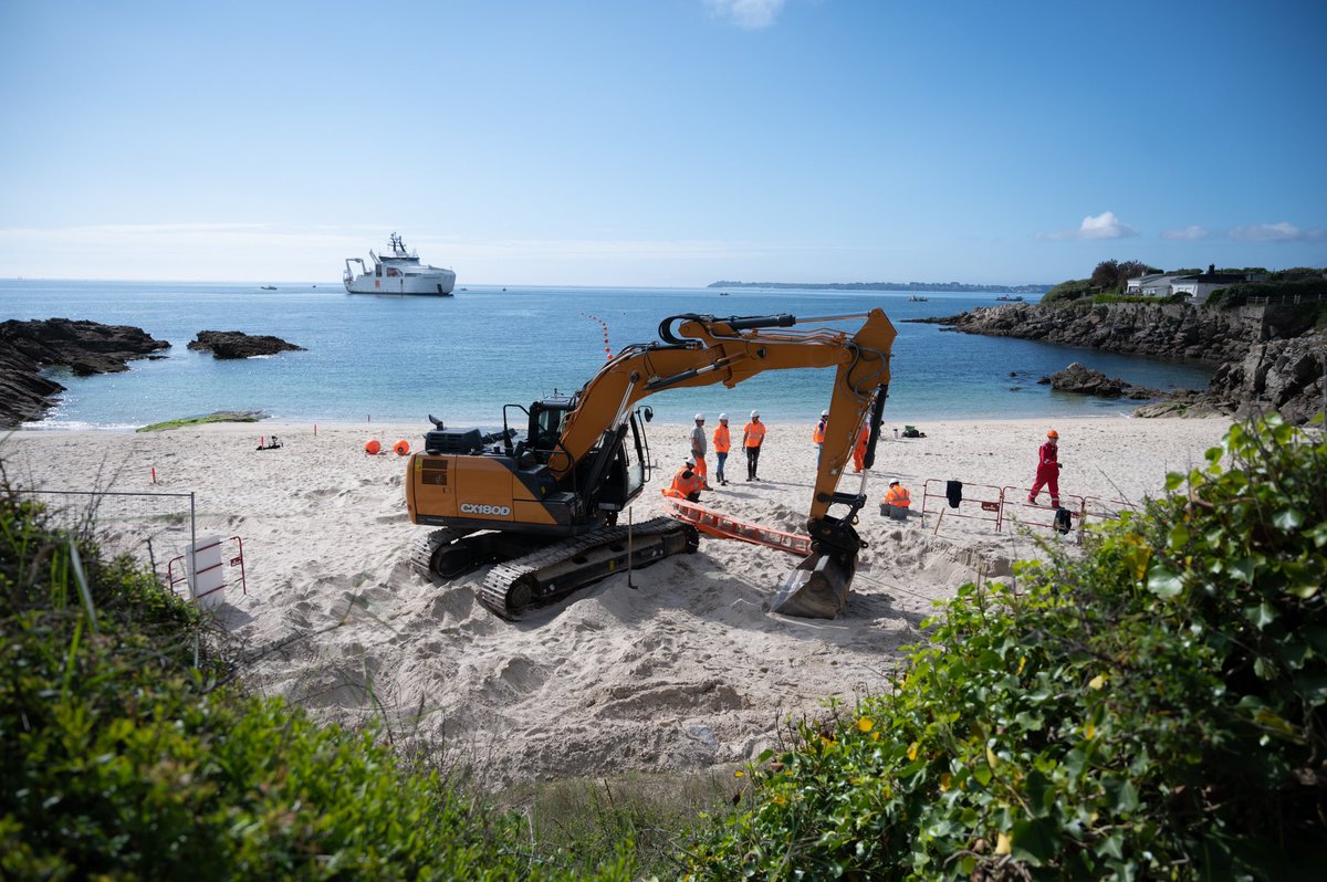OrangeBretagne's tweet photo. Une belle opération de #connectivite s’est achevée ce week-end à @VillePloemeur 
Merci aux équipes @OrangeMarine_ @enedis_bretagne @OrangeBretagne pour votre mobilisation https://t.co/vf2xYviaLE