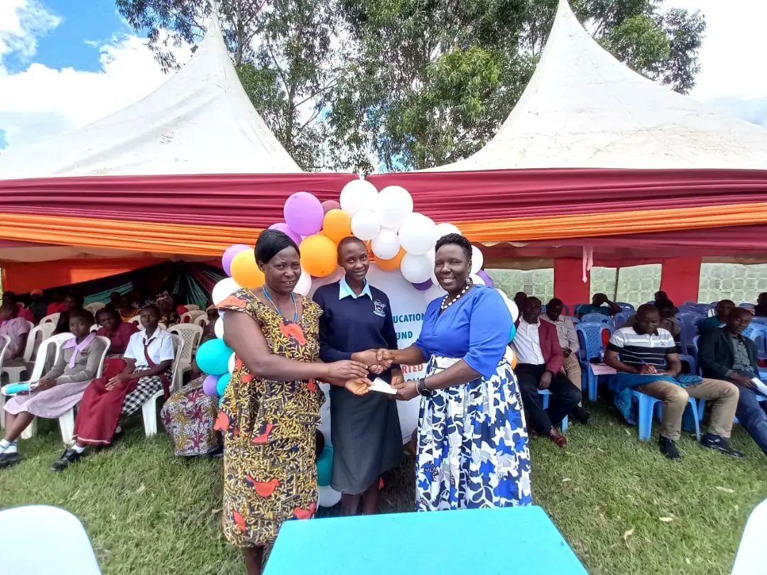 MsichanaKuria's tweet photo. Girls education enhances development in our communities.

Through the @amplifygirls "Education&amp; Innovation fund" girls will be able to attend school frequently,building better futures for themselves&amp;families,breaking the cycle of poverty

#Girlseducation 
#returntoschool 
#EndFGM https://t.co/j64MSH28sw