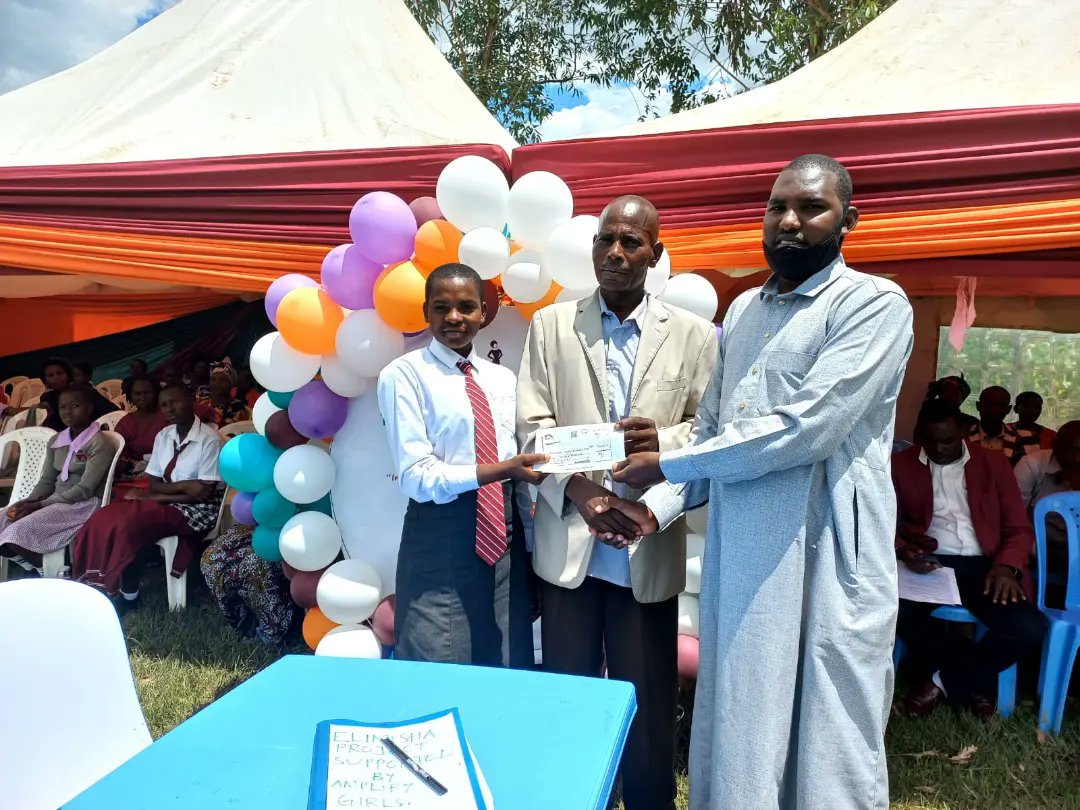 MsichanaKuria's tweet photo. Girls education enhances development in our communities.

Through the @amplifygirls "Education&amp; Innovation fund" girls will be able to attend school frequently,building better futures for themselves&amp;families,breaking the cycle of poverty

#Girlseducation 
#returntoschool 
#EndFGM https://t.co/j64MSH28sw