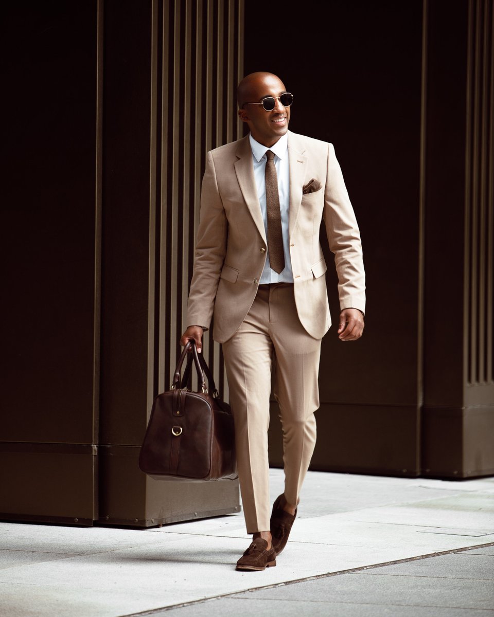Burton_Menswear's tweet photo. Hate packing? Our weekend holdall is about to make your life a whole lot easier ๐ค
Want the look? ๐
Suit : BBB00908
Bag : BBB00350
๐ธ domain_esdale
#burtonmenswear #burtonlondon #mensfashion #smartwear #suits #springtailoring #menwithstyle https://t.co/ssnXq00Zg6