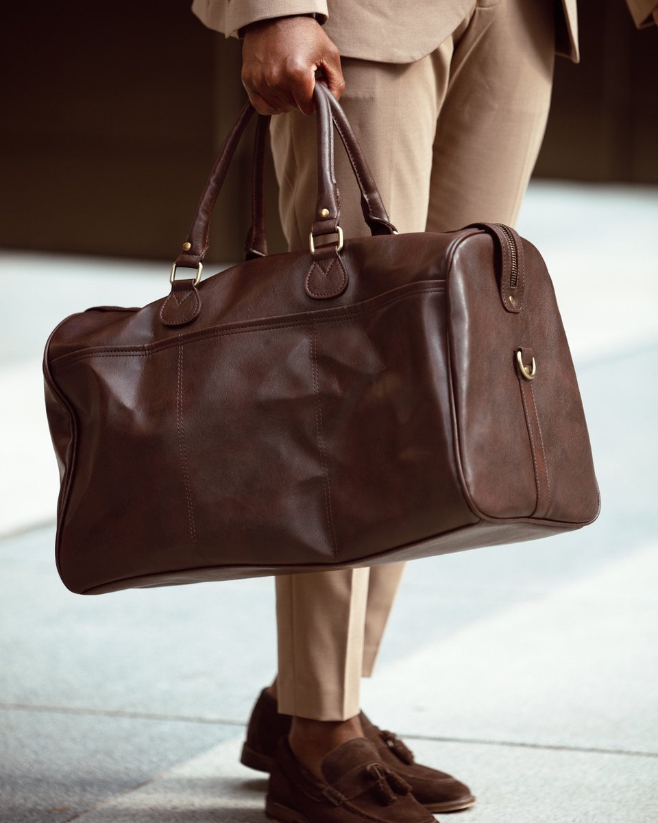 Burton_Menswear's tweet photo. Hate packing? Our weekend holdall is about to make your life a whole lot easier ๐ค
Want the look? ๐
Suit : BBB00908
Bag : BBB00350
๐ธ domain_esdale
#burtonmenswear #burtonlondon #mensfashion #smartwear #suits #springtailoring #menwithstyle https://t.co/ssnXq00Zg6