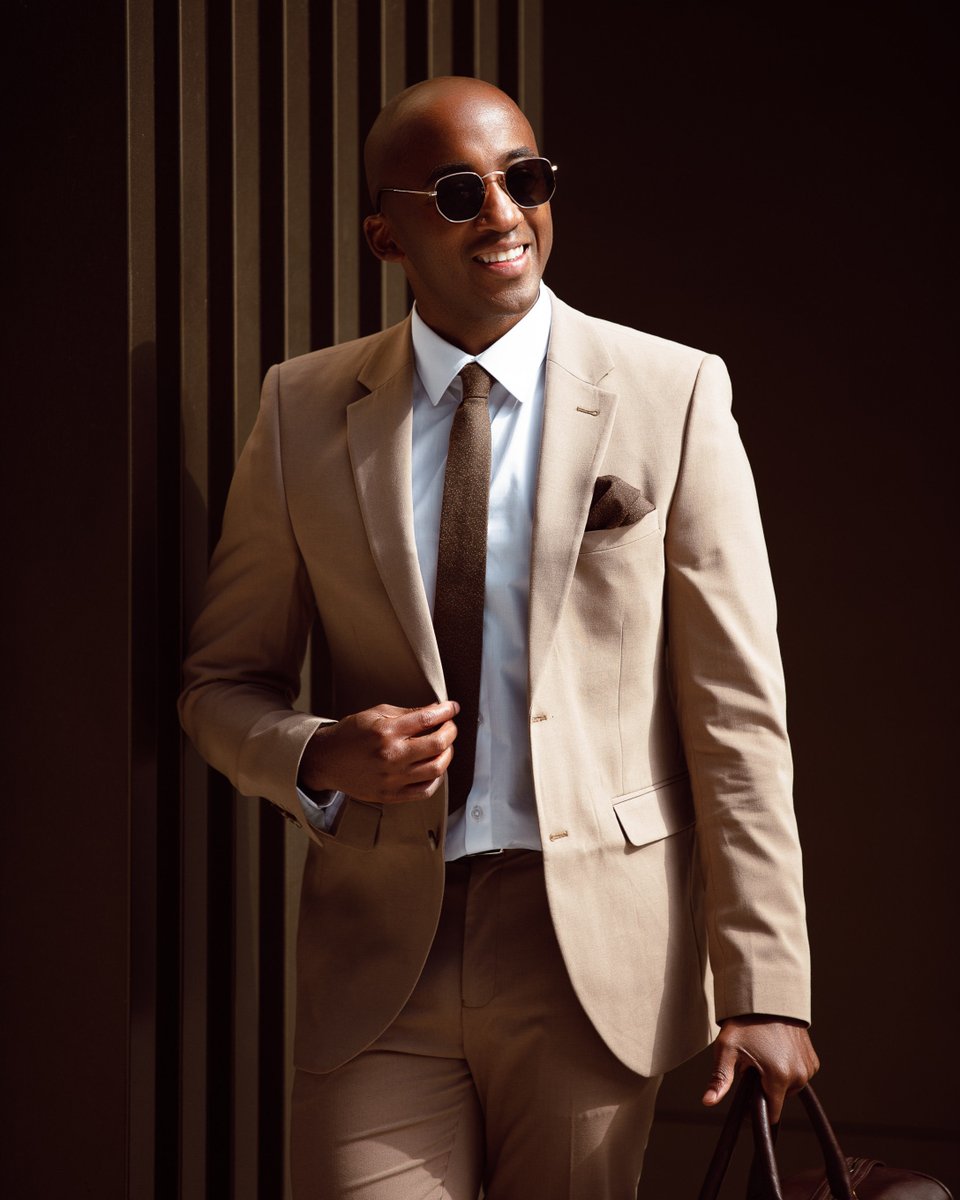 Burton_Menswear's tweet photo. Hate packing? Our weekend holdall is about to make your life a whole lot easier ๐ค
Want the look? ๐
Suit : BBB00908
Bag : BBB00350
๐ธ domain_esdale
#burtonmenswear #burtonlondon #mensfashion #smartwear #suits #springtailoring #menwithstyle https://t.co/ssnXq00Zg6