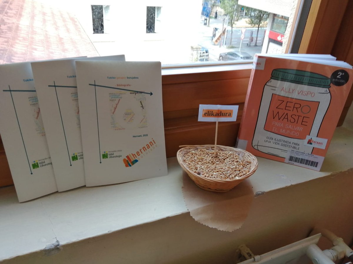 libhernani's tweet photo. Liburutegian ere erein dugu hazia... | En la #biblioteca hemos aportado nuestra semilla @HernaniBurujabe @hernanikoudala @HernaniKultura #hernani #tokikogarapena https://t.co/uoW62BlBXe https://t.co/9DQqjxQRWh
