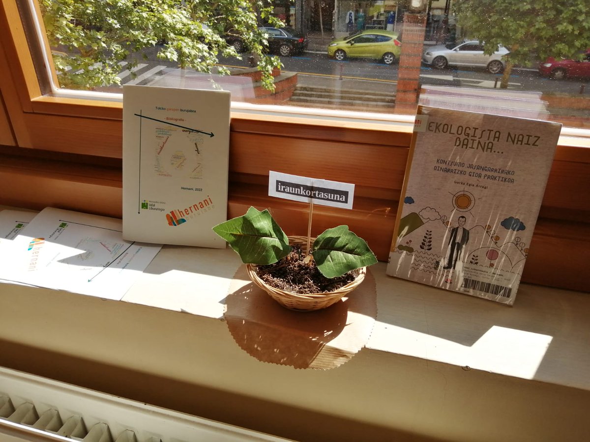 libhernani's tweet photo. Liburutegian ere erein dugu hazia... | En la #biblioteca hemos aportado nuestra semilla @HernaniBurujabe @hernanikoudala @HernaniKultura #hernani #tokikogarapena https://t.co/uoW62BlBXe https://t.co/9DQqjxQRWh