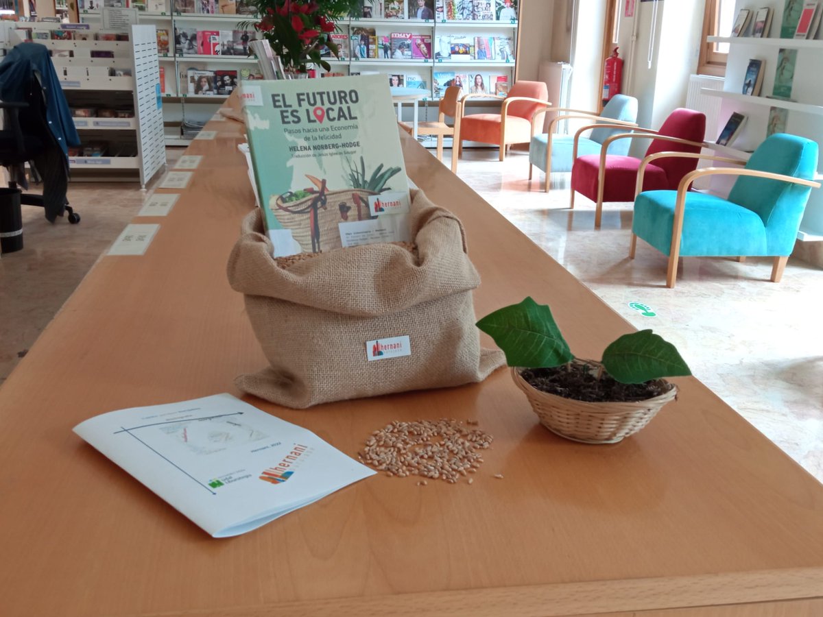 libhernani's tweet photo. Liburutegian ere erein dugu hazia... | En la #biblioteca hemos aportado nuestra semilla @HernaniBurujabe @hernanikoudala @HernaniKultura #hernani #tokikogarapena https://t.co/uoW62BlBXe https://t.co/9DQqjxQRWh