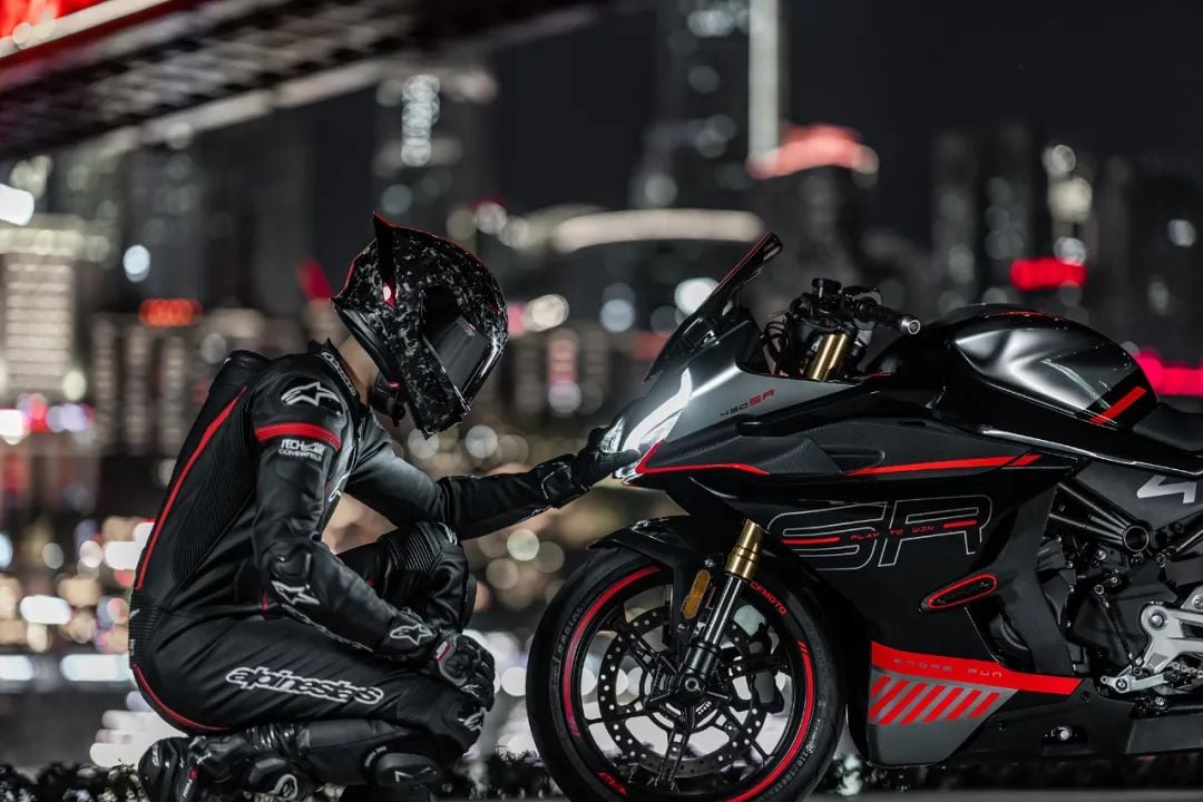 Atvrom1's tweet photo. A fost lansat oficial modelul sport bike CFMOTO 450SR, versiunea de productie a conceptului SR-C21. Citeste review-ul complet pe https://t.co/uHLGFAr0xq 💨💨 https://t.co/F7qGaN1wKb
#cfmoto #450sr #sportbike #motocicleta #atvrom https://t.co/l8z140yYTj