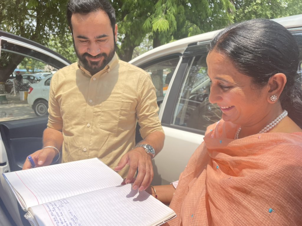meet_hayer's tweet photo. ਸੂਬੇ ਵਿੱਚ ਸਿੱਖਿਆ ਖੇਤਰ ਵਿੱਚ ਸੁਧਾਰਾਂ ਲਈ ਸਕੂਲੀ ਪੱਧਰ ਉੱਤੇ ਨਿੱਜੀ ਤੌਰ ‘ਤੇ ਫੀਡਬੈਕ ਹਾਸਲ ਕੀਤੀ ਜਾ ਰਹੀ ਹੈ ਜਿਸ ਦੀ ਲੜੀ ਤਹਿਤ ਅੱਜ ਪਟਿਆਲਾ ਸ਼ਹਿਰ ਵਿਖੇ ਸਰਕਾਰੀ ਸੀਨੀਅਰ ਸੈਕੰਡਰੀ ਸਮਾਰਟ ਸਕੂਲ ਸਿਵਲ ਲਾਇਨਜ਼ ਅਤੇ ਸਰਕਾਰੀ ਮਲਟੀਪਰਪਜ਼ ਸੈਕੰਡਰੀ ਸਕੂਲ ਦਾ ਦੌਰਾ ਕੀਤਾ। ਮੇਰੀ ਕੋਸ਼ਿਸ਼ ਹੈ ਕਿ ਸੂਬੇ ਦੇ ਹਰ ਸਕੂਲ ਤੱਕ ਪਹੁੰਚ ਬਣਾਵਾਂ। https://t.co/0tGNwPievz