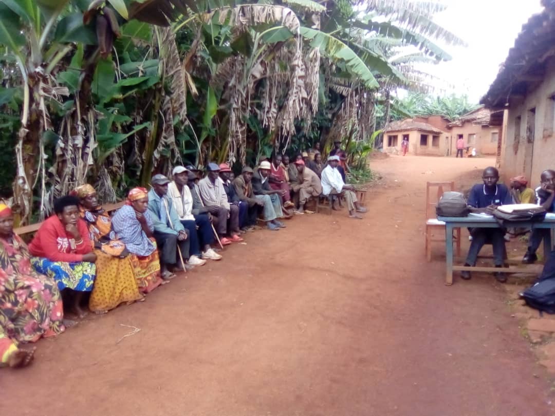 NdavaCommune's tweet photo. #Burundi:Umuhanuzi wa Musitanteri muri @NdavaCommune ajejwe iterambere yarifadikanije kuruyu wa 8/5/2022 na benegihugu aho bagendeye umutumba wa Ngoro muntumbero yokurabira hamwe ingene ibikorwa vya koperative #Sangwe_Ngoro biriko biragenda
@FonicB
@MwaroProvince
@MininterInfosBi https://t.co/9bWaJaZ8z7