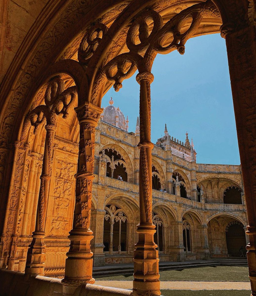 visit_lisboa's tweet photo. Nothing beats the details of Mosteiro dos Jerónimos. 👌

#StaySafe #VisitLisboa 
https://t.co/wzvliFTQt9 
📍 Mosteiro dos Jerónimos
📷  @yosoygiorgia https://t.co/6nD1VJft8q