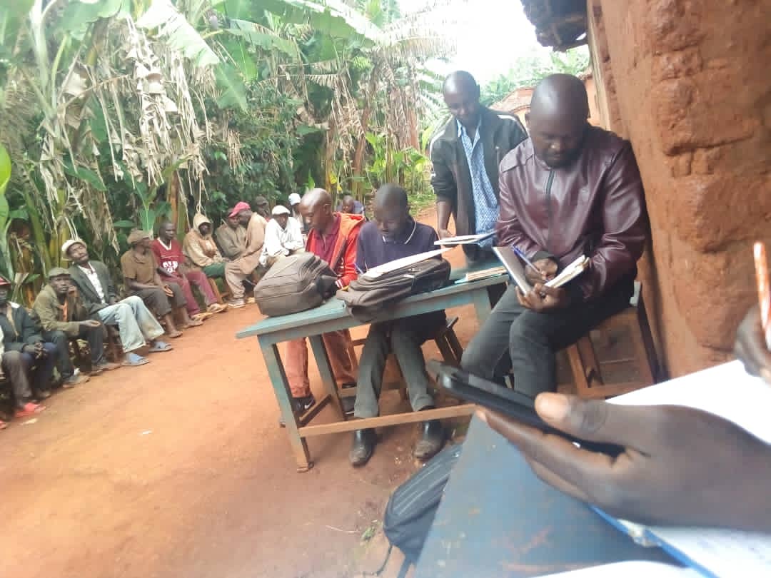 NdavaCommune's tweet photo. #Burundi:Umuhanuzi wa Musitanteri muri @NdavaCommune ajejwe iterambere yarifadikanije kuruyu wa 8/5/2022 na benegihugu aho bagendeye umutumba wa Ngoro muntumbero yokurabira hamwe ingene ibikorwa vya koperative #Sangwe_Ngoro biriko biragenda
@FonicB
@MwaroProvince
@MininterInfosBi https://t.co/9bWaJaZ8z7