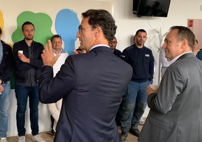 EnedisRegionSud's tweet photo. Échange et partage au sein d’@enedis avec @H_Champenois notre Directeur du Programme Performance et Simplification. Ensemble nous travaillons à la #satisfaction de nos #clients en simplifiant nos processus. https://t.co/oRKbwHFmRQ