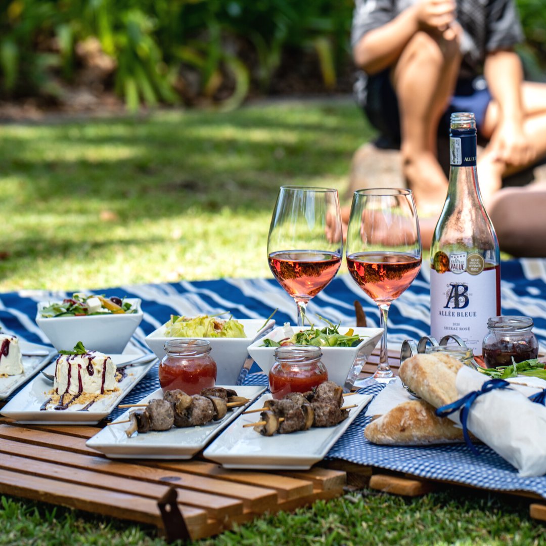 AlleeBleue's tweet photo. Don't miss out on our picnics, summer days are almost over! Our delicious picnics are only available until the end of May, so make the most of the last of these gorgeous sunny days.
To see our picnic menus & find out more, visit our website: https://t.co/jaxXqfGDYr
#AlleeMagic https://t.co/VQpmuNgPRD