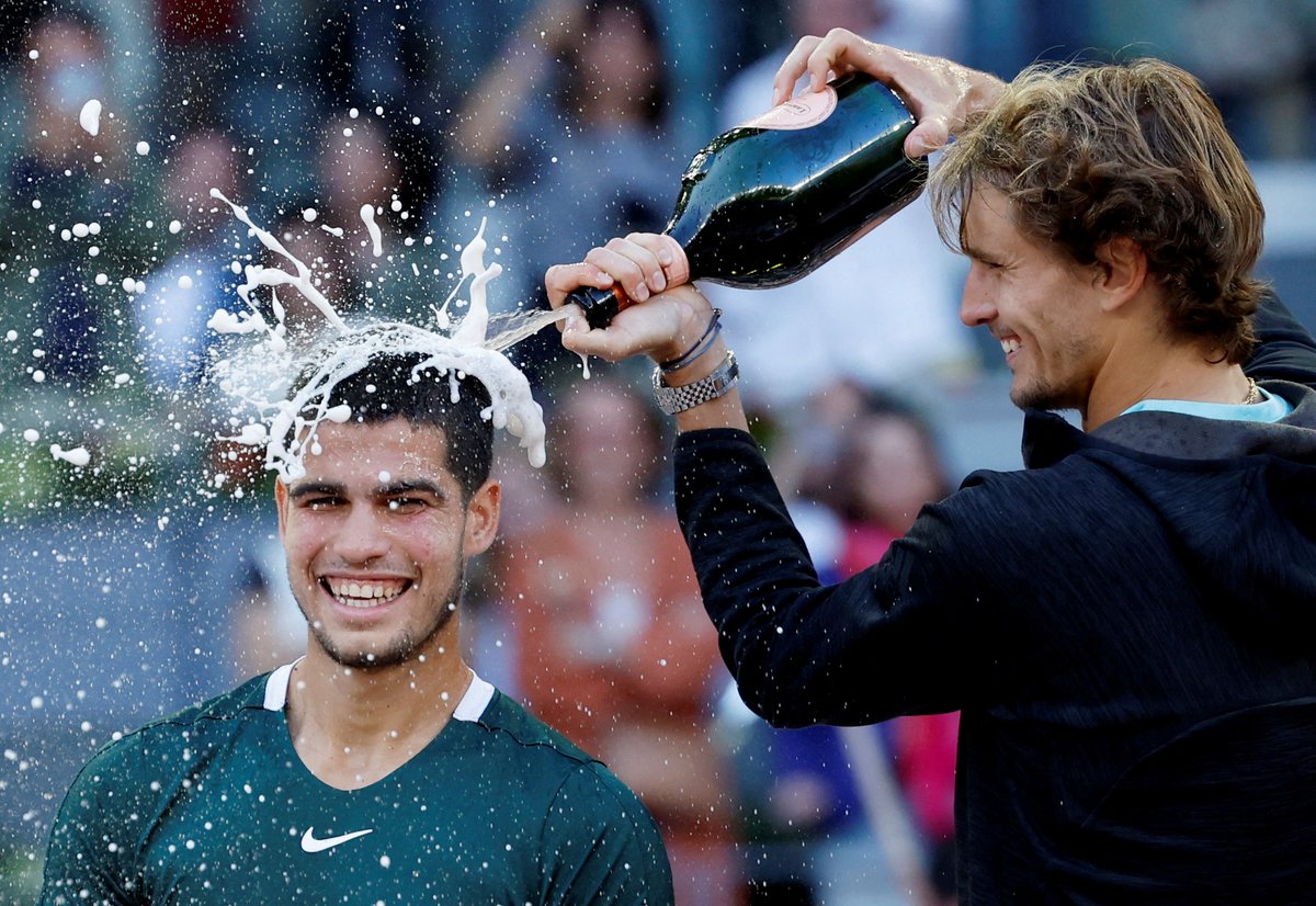 teledeporte's tweet photo. 😱 ¡LO DE AYER FUE INCREÍBLE!

📺 Hasta 2.716.000 espectadores siguieron la final del #MMOPEN entre Alcaraz y Zverev, con un 25,9 de share 

🪙 Minuto de oro: 3.351.000 espectadores y 31,8 de share. ¡Lo más visto del día! https://t.co/KUsP43BCBW