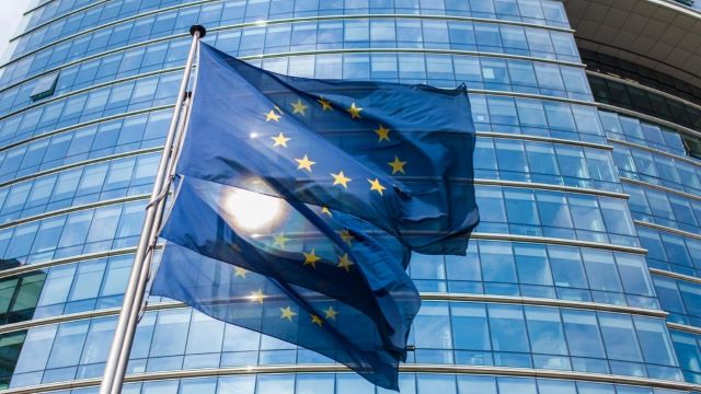 Hyvää Eurooppa-päivää! 🇪🇺 

Eurooppa-päivää vietetään 9.5. Schumanin julistuksen vuosipäivänä. Se on Euroopan rauhan ja yhtenäisyyden päivä.

Lue LVM:n kansliapäällikkö Minna Kivimäen #Impulssi-blogi talvimerenkulkuvaikuttamisesta EU:ssa👉 impulssilvm.fi/2022/05/09/tal…

#Eurooppapäivä