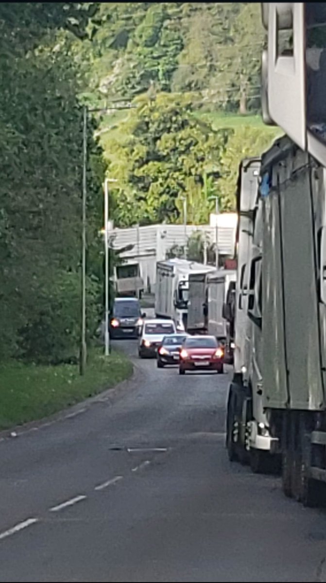 BurgessSimmo's tweet photo. @StinkStopthe @Audrey08196234
@WalleysQ @EnvAgency
@EnvAgencyMids @StaffsPolice @BorisJohnson @AaronBell4NUL @journoontheedge #StopTheStink #Walleys24 
How can this happen someone is going to be killed quick enough stop a protest on @WalleysQ drive least we don't want kill some1 https://t.co/qDTb7dtZ3e