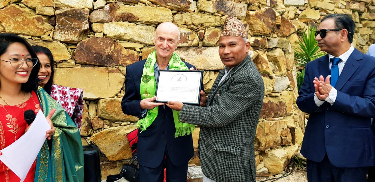Ramkshrestha's tweet photo. अस्ट्रेलियामा लुम्बिनी कपिलवस्तु विस्व अभियानद्धारा मनाइएको २६४६ औं वुद्ध जयन्ती कार्यक्रममा The Great Stupa of Universal Compassion मा वुद्ध भारतमा जन्मनु भएको भनी लेखिएकोमा अभियानद्धारा गरिएको पत्राचारपछि सच्याएर नेपाल भनी उल्लेख गरेकोमा यस्का निर्देशक इयान ग्रिनलाई सम्मान ।🇳🇵 https://t.co/hnDl5jLK0C