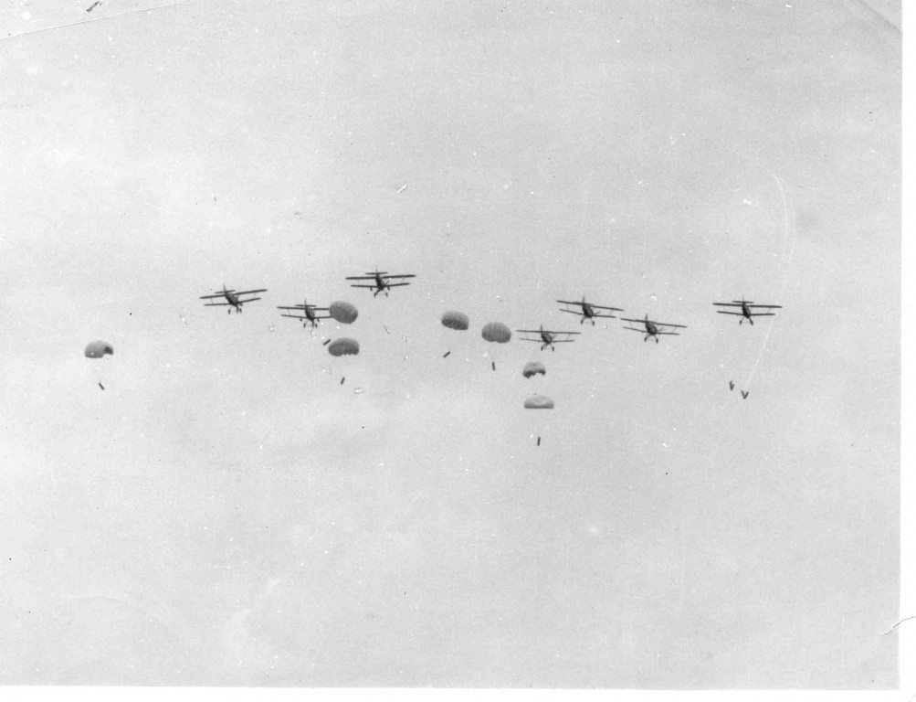 TheSuffolkMan's tweet photo. I hope these are not the pilots jumping out of the #Hectors! [Gerald/Adrian Tickner]  @BBMF_Spitflyer @RAFBBMF @SocietySpitfire @Spitfire5518 #Spitfire https://t.co/76MBmg51Nj