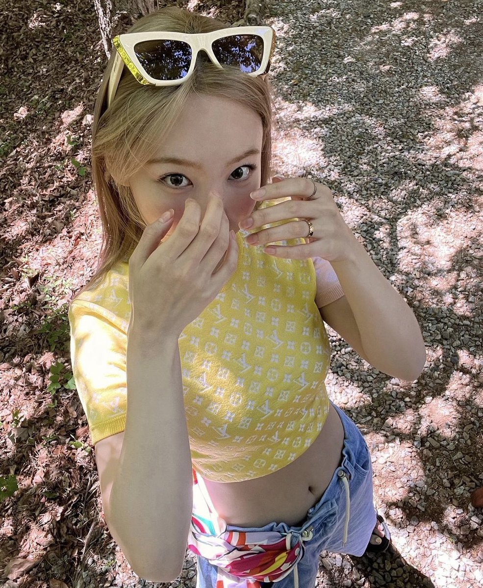 nyrated's tweet photo. NAYEON https://t.co/0nklBcY4w2