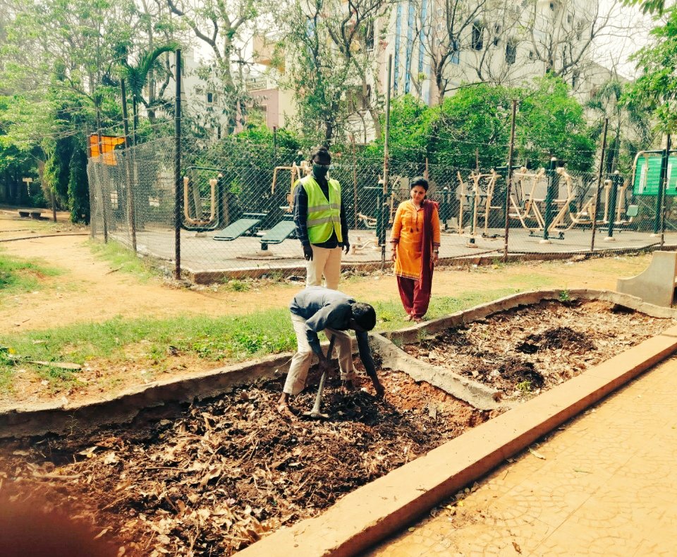 #compost  is almost ready in our ushodaya park made from green and brown plant waste. #soiltosoil #circularplantation 
#Solidwastemanagement

@zckukatpally 
@CommissionrGHMC 
@arvindkumar_ias 
@KTRTRS