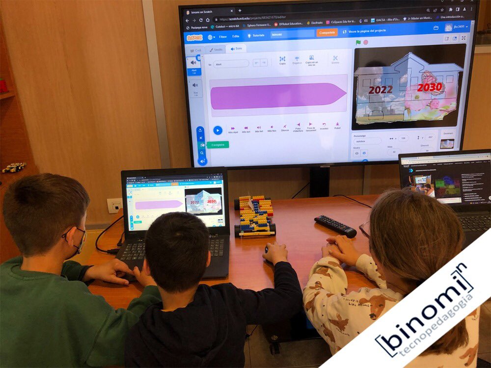 binomi11's tweet photo. #Innovació vers el desenvolupament competencial a través de mappings #Scratch #Snap #Snap4Arduino a la façana de l’Ajuntament @olotuit una gran festa #ODS #STEAM 🎉 #Robolot22 #ABP #creative #technoedagogy #competences #educativechallenge #educativechange #somBINOMI  #StayeTuned https://t.co/voTKEdHm7A