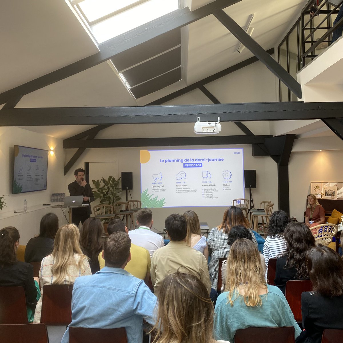 GuillaumeLalu's tweet photo. Coup d’envoi de la #contentweek avec un sujet qui me tient particulièrement à cœur : le #podcast. Merci pour l’invitation @YouLoveWords, la matinée et la semaine s’annonce passionnantes. https://t.co/DMfGsMn3MH