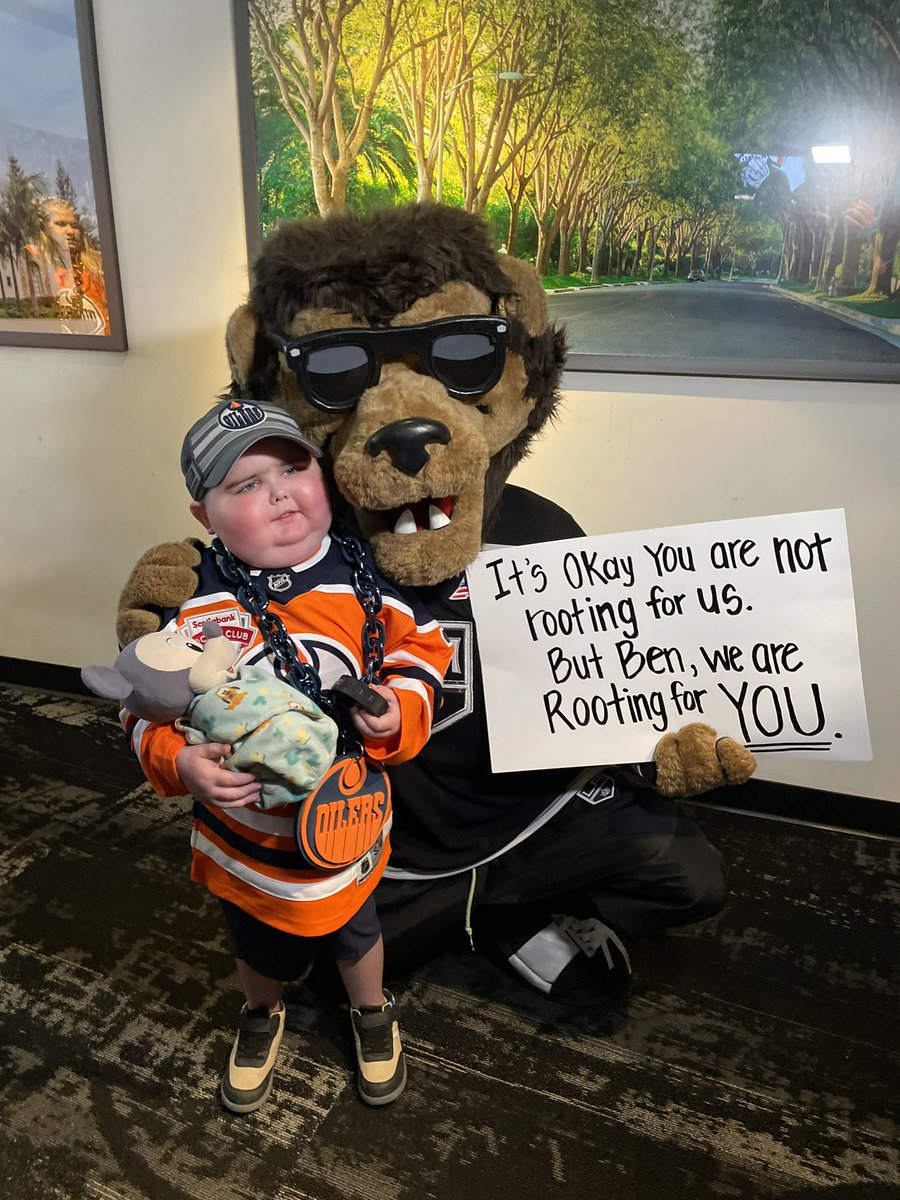 m_dan25's tweet photo. Thanks for the love tonight @BaileyLAKings @LAKings https://t.co/sZSC3RMwvW