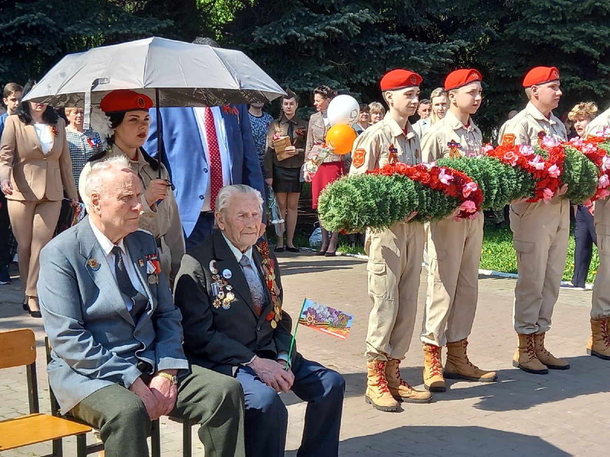 NovorossiaSOS's tweet photo. Дорогие друзья! Уже несколько лет подряд участница нашей группы Елена Шумаева отмечает День Победы в прифронтовой Горловке.
Прямо сейчас её фото из этого героического города! https://t.co/EukYhPj87L