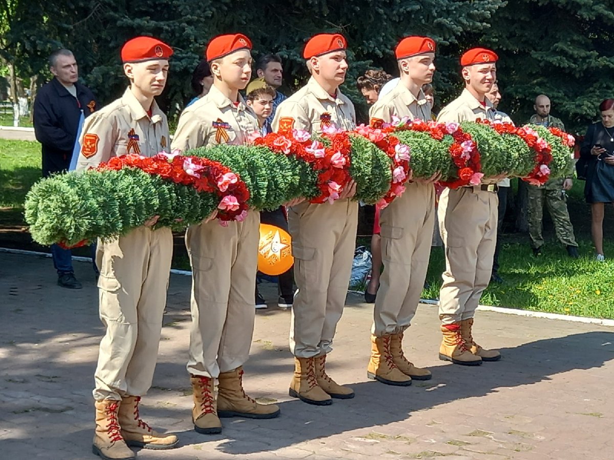 NovorossiaSOS's tweet photo. Дорогие друзья! Уже несколько лет подряд участница нашей группы Елена Шумаева отмечает День Победы в прифронтовой Горловке.
Прямо сейчас её фото из этого героического города! https://t.co/EukYhPj87L