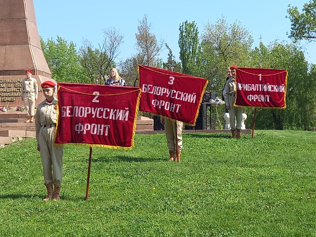 NovorossiaSOS's tweet photo. Дорогие друзья! Уже несколько лет подряд участница нашей группы Елена Шумаева отмечает День Победы в прифронтовой Горловке.
Прямо сейчас её фото из этого героического города! https://t.co/EukYhPj87L