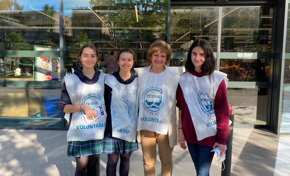 TrinityCollege1's tweet photo. ¡Recogida para el @bancoalimadrid en el supermercado BM de San Sebastián de los Reyes durante el fin de semana! 👏👏👏 #TrinitySolidario #OperaciónKilo #Sanse
#Colegios #Educación #Padres
#WeAreTrinityCollege 🦁 https://t.co/mpAqskInZK