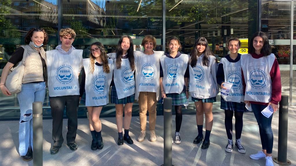 TrinityCollege1's tweet photo. ¡Recogida para el @bancoalimadrid en el supermercado BM de San Sebastián de los Reyes durante el fin de semana! 👏👏👏 #TrinitySolidario #OperaciónKilo #Sanse
#Colegios #Educación #Padres
#WeAreTrinityCollege 🦁 https://t.co/mpAqskInZK