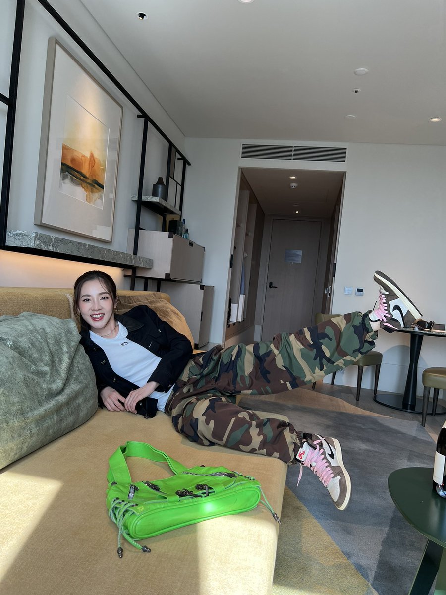 krungy21's tweet photo. 오랜만에 서울에서의 호캉스💕 먹고자고 먹고자고 😋🥱😋😴 넘 조아!!!🥰 #DaraInSeoul https://t.co/1VhtegPwjB