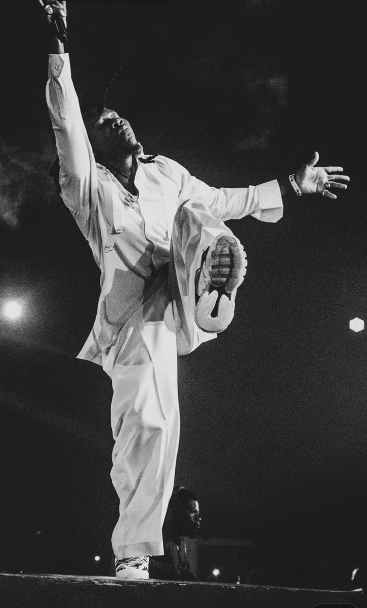 KwameAndoh13's tweet photo. Music coming from the soul hitz differently.
#iconicImage @stonebwoy to the fkn wiase 🔥 https://t.co/JxAHgaGnQw