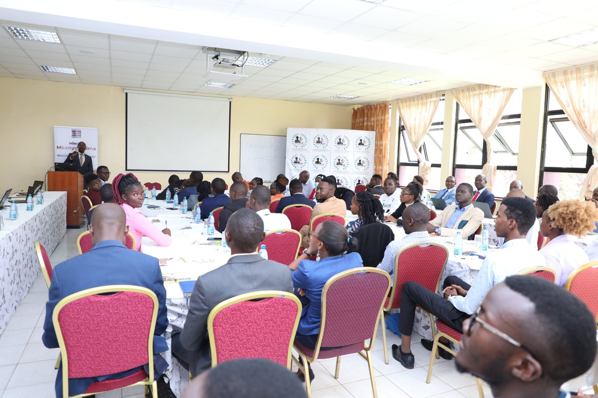 Mkenya_daima's tweet photo. Today, the Mkenya Daima initiative represented by KEPSA Deputy CEO – Projects and Foundation, Ms. @MCheruto1 is participating in the Master trainers’ course on voter education for over 30 institutions of higher learning at the @KSGKenya 
#MkenyaDaima  #UniVoterEducation https://t.co/9myjXHMPZj