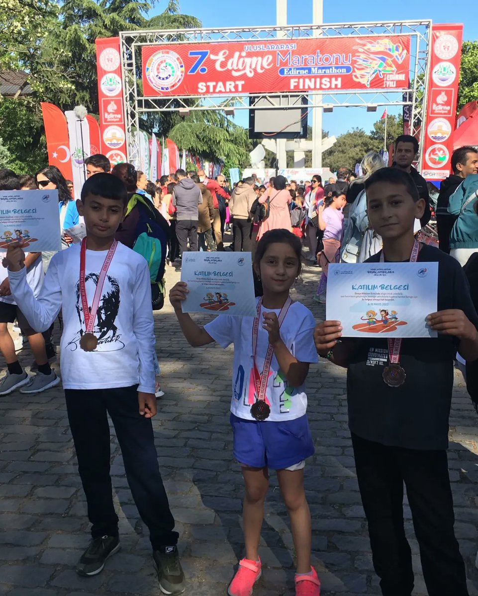 edirne_ve's tweet photo. 8 Mayıs 2022 Pazar günü Edirne ilinde yapılan 7. Uluslararası Edirne Yarı Maratonu Çocuk Koşusu’na Okulumuz öğrencileri de katıldılar. Karaağaç’ta bulunan Lozan Anıtı’nda+++
@tcmeb @Edirne_MEM @Dr_Onderarpaci https://t.co/7D0FAv4rCV