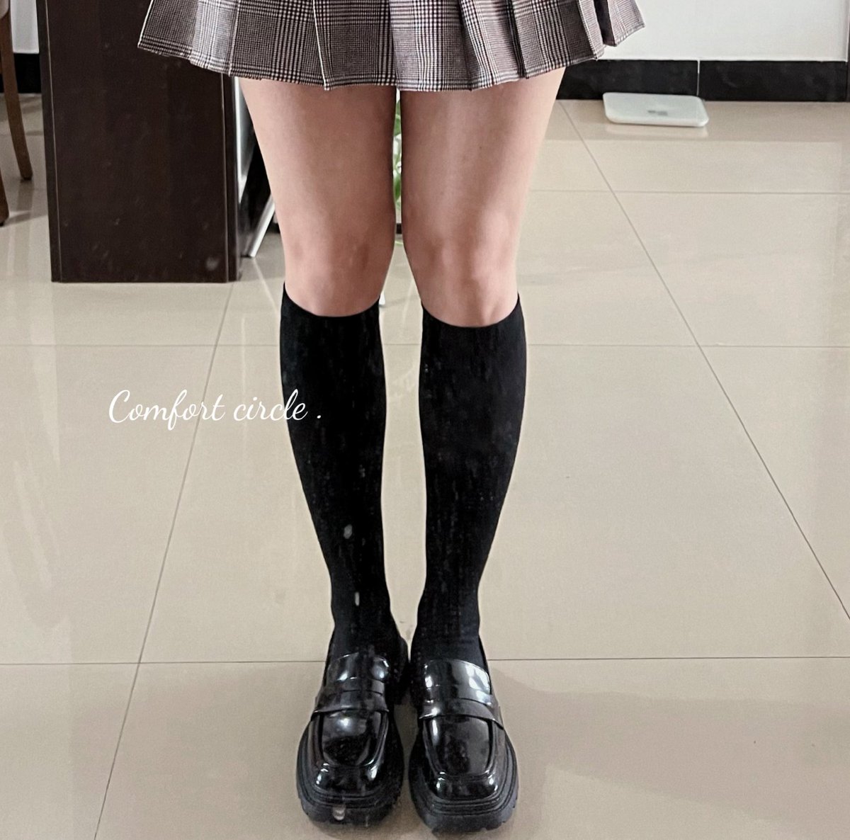 HildeDasilva3's tweet photo. 之前一直穿的裙子今天穿起来我妈说短 是我“膨胀”了[费解] https://t.co/gztCHHJK2O