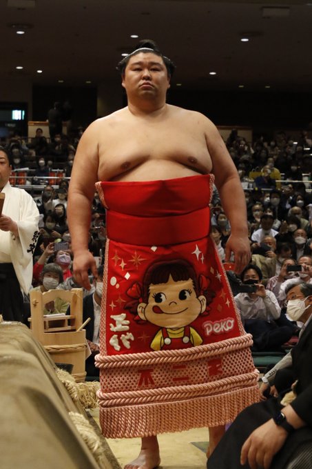 キン肉マンからハローキティまで お相撲さんの個性爆発しすぎな化粧まわし10選