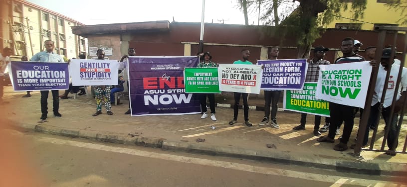 Students are currently at university road junction, yaba protesting for the end of #ASUU strike
Please tweet and retweet as much as possible with the hashtags:

#ENDASUUSTRIKENOW 
#EndASUUStrike
#EnoughIsEnough