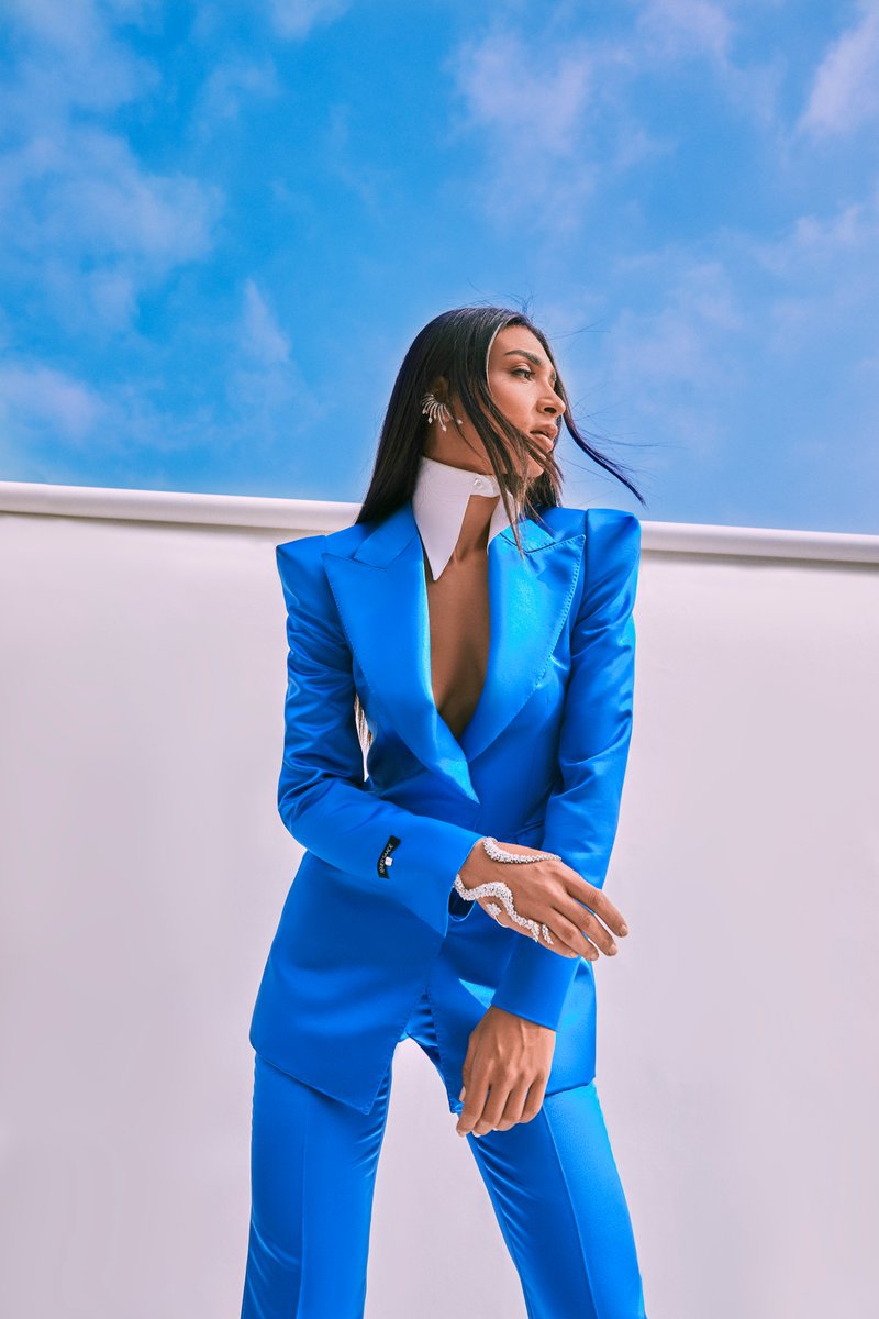 NemerSaadeWorld's tweet photo. A blue dream, the boxy cut blazer in a vibrant hue for her. 

Ｃｏｌｏｒ  Ｓｔｏｒｍ

Nemer Saade SS 2022 Collection is here ⚡️

#NemerSaade #NSss2022 #NSColorStorm #SS2022 #NemerSaadeDubai #SpringCollection https://t.co/UgCBwXJkQn