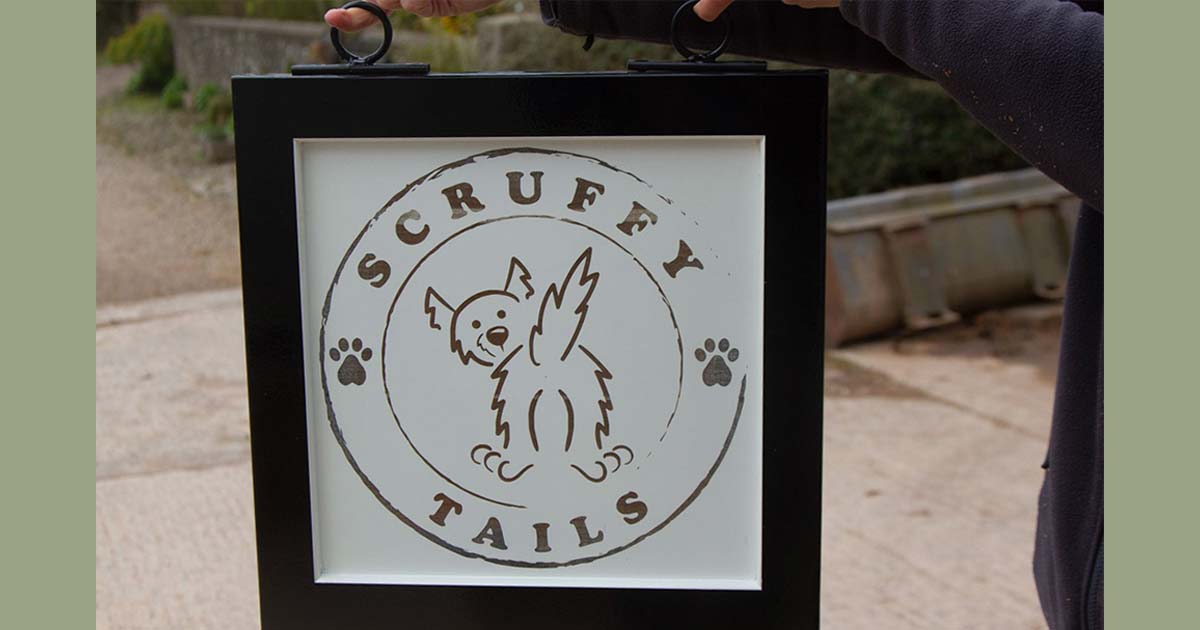the_sign_maker's tweet photo. Check out this amazing painted hanging sign crafted for Scruffy Tails - we love the fun design! #TheSignMaker #HangingSign #DogsOfTwitter https://t.co/R9iUnWVueg