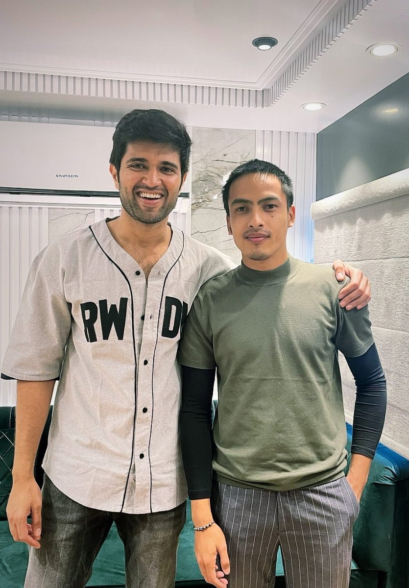 NeharikaRowdy's tweet photo. #HappyBdayBoy
@TheDeverakonda
#HBDVijayDeverakonda https://t.co/yLCeaThx9g